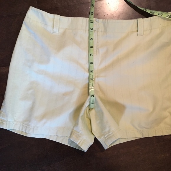 Ann Taylor Women’s yellow cotton twill classic shorts size 14 - Picture 6 of 6